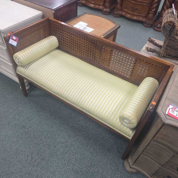 RATTAN BENCH TB