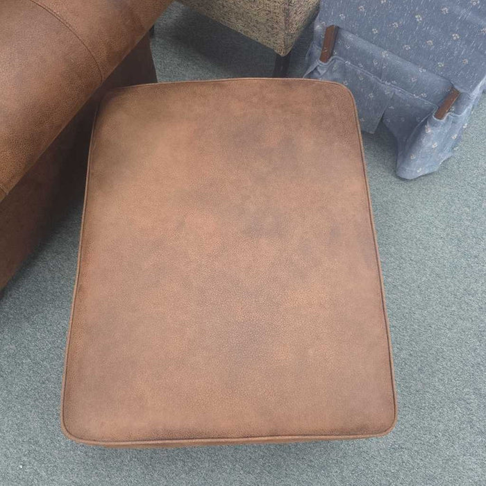 CHAIR WITH OTTOMAN BTK