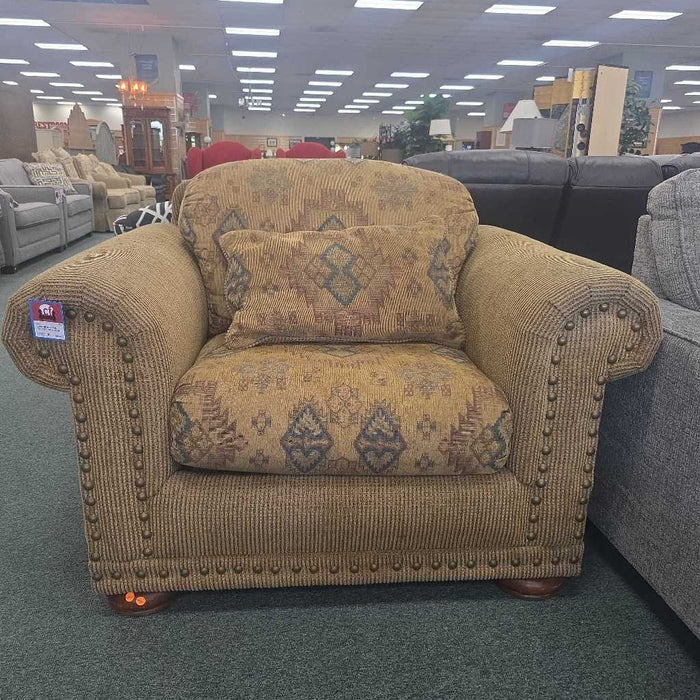 TAN ACCENT CHAIR BAH