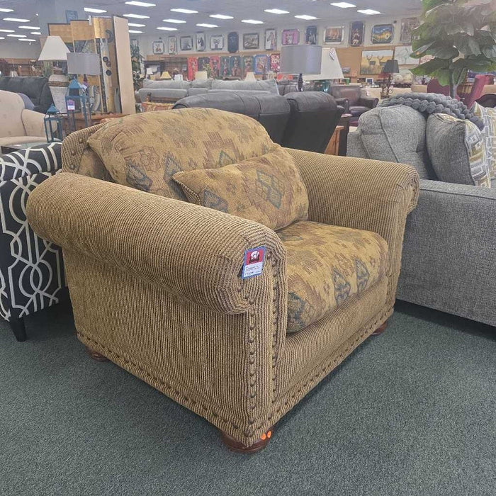 TAN ACCENT CHAIR BAH