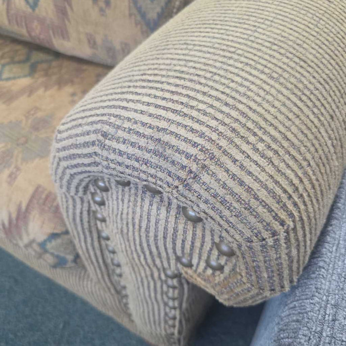 TAN ACCENT CHAIR BAH