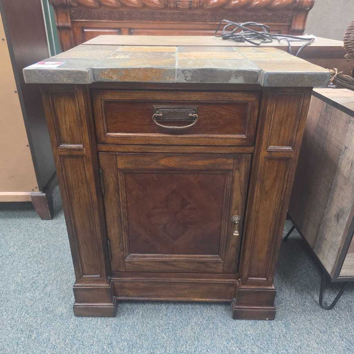BASSETT NIGHTSTAND TB