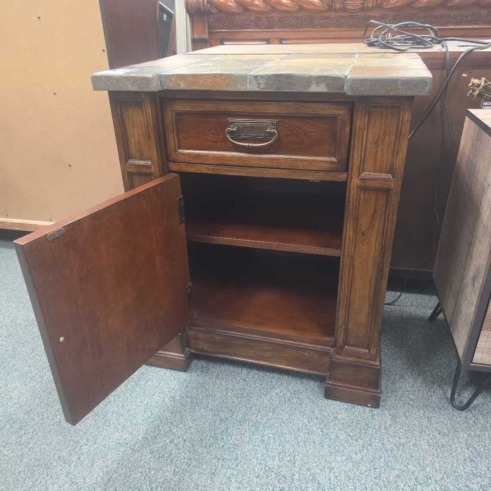 BASSETT NIGHTSTAND TB