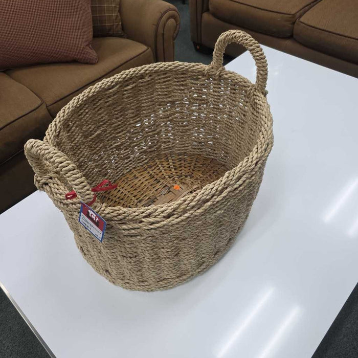 LARGE BASKET AT