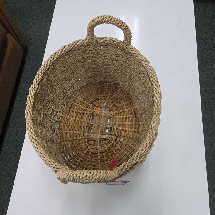 LARGE BASKET AT