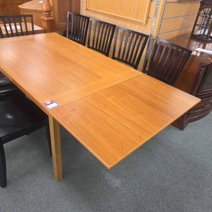 TABLE WITH 2 EXTENSIONS BTK