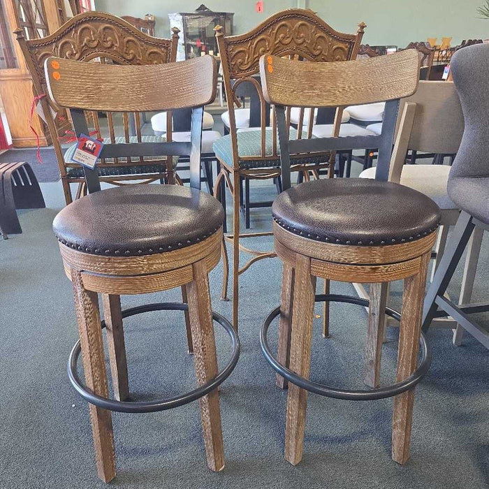 SET OF 2 STOOLS BHC