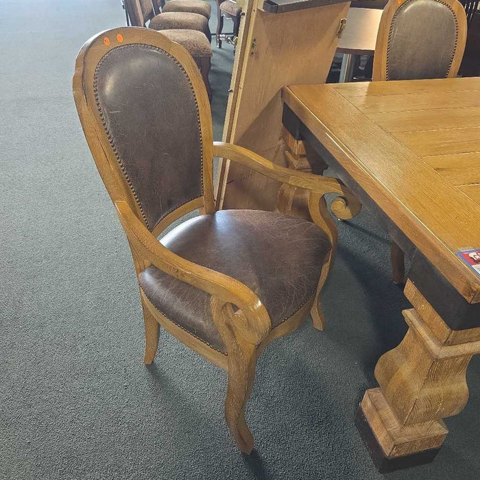 DREXEL HERITAGE TABLE WITH 6 CHAIRS AND 2 LEAVES SKH