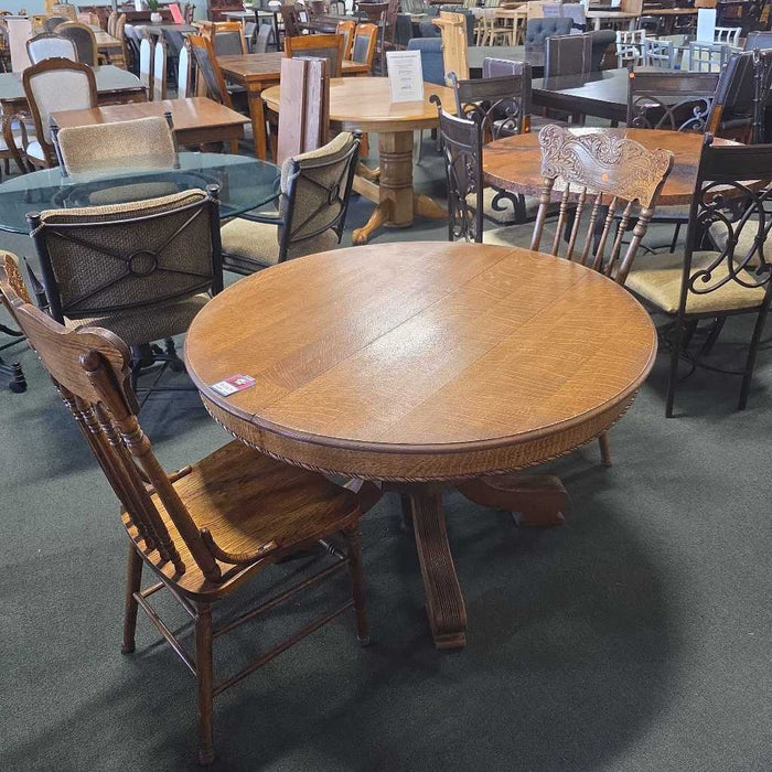 TABLE WITH 2 CHAIRS LLM