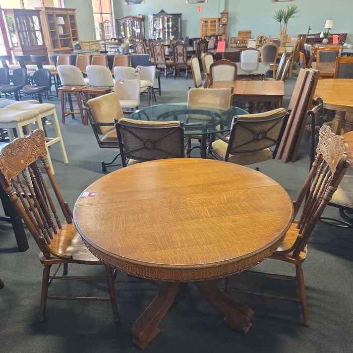 TABLE WITH 2 CHAIRS LLM