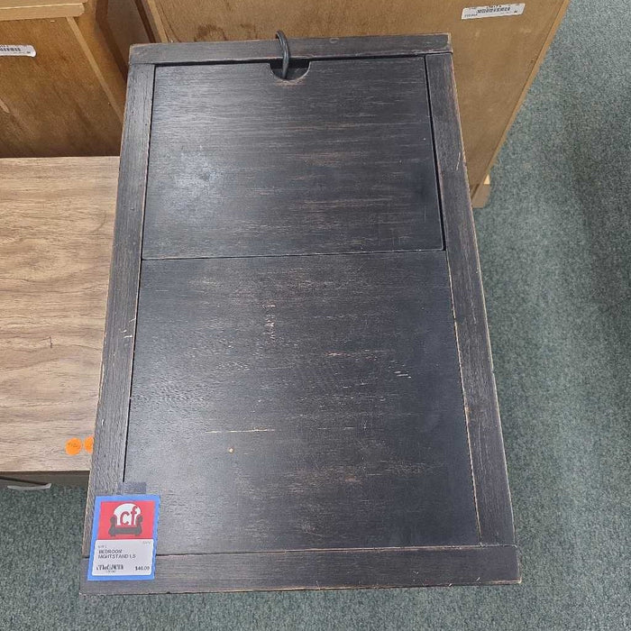 NIGHTSTAND LS