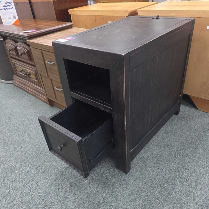 NIGHTSTAND LS