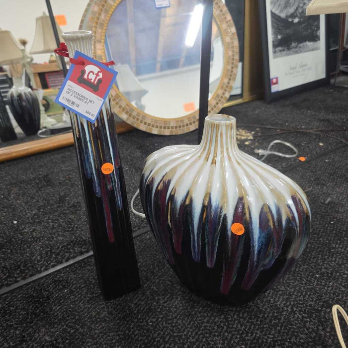 SET OF 2 VASES AT