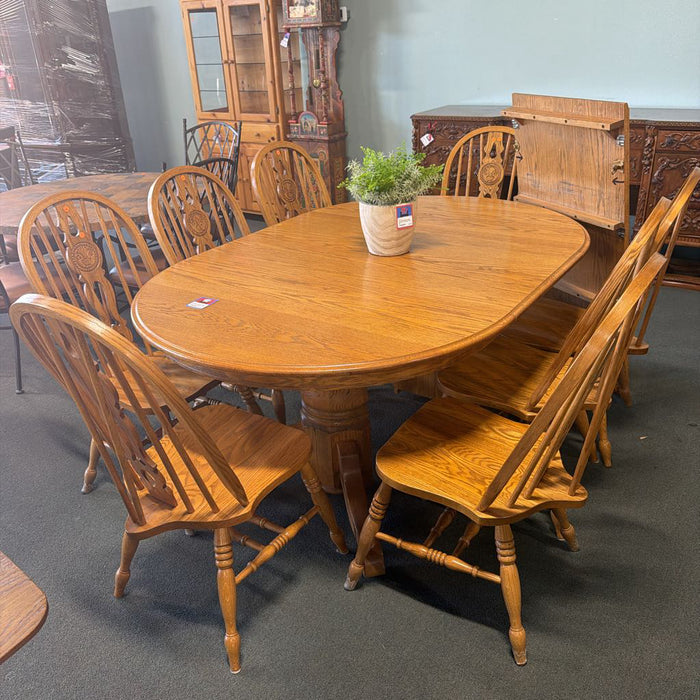 TABLE WITH 8 CHAIRS AND 2 LEAVES ALK
