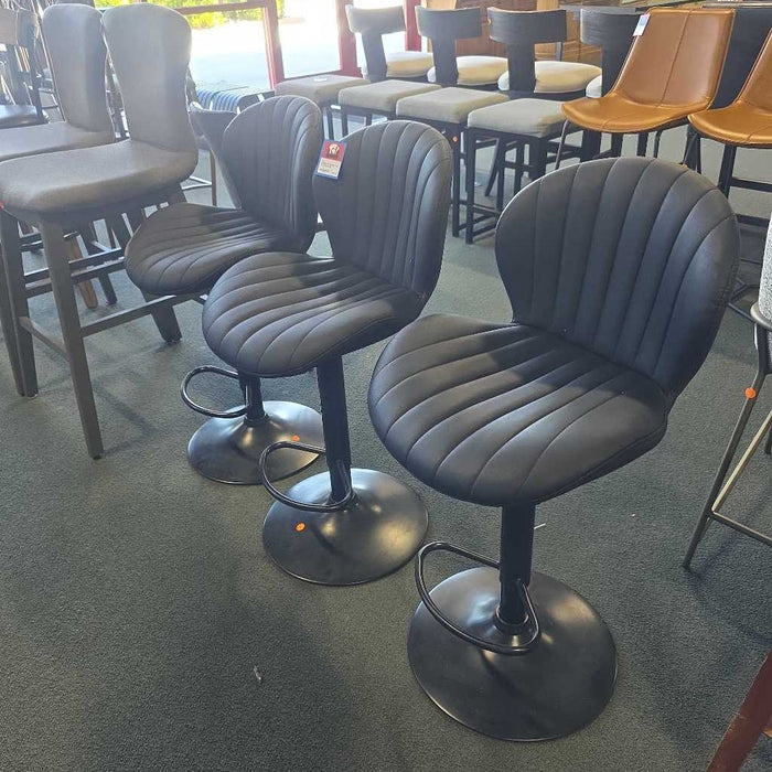 SET OF 3 STOOLS MI