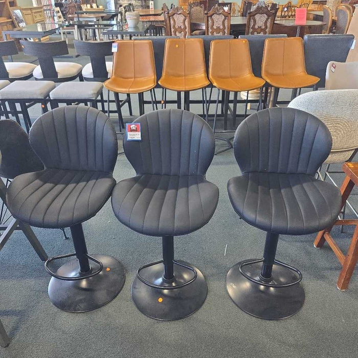 SET OF 3 STOOLS MI