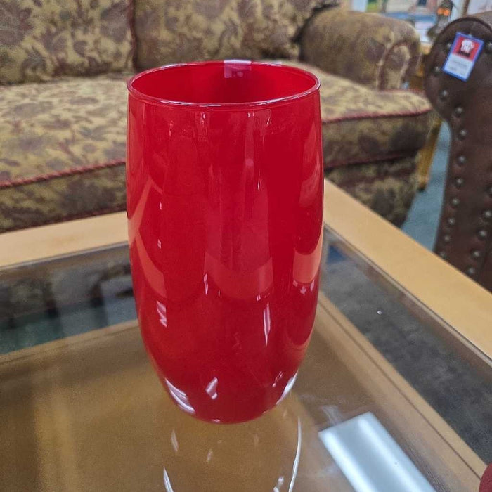 RED VASE DECOR