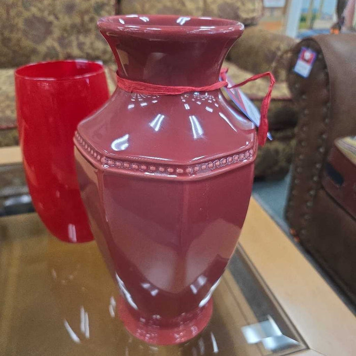 RED VASE DECOR