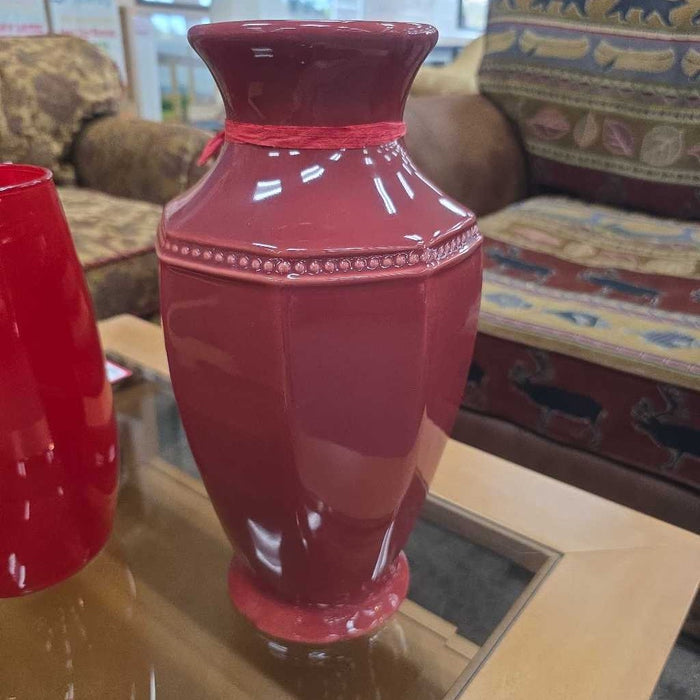 RED VASE DECOR