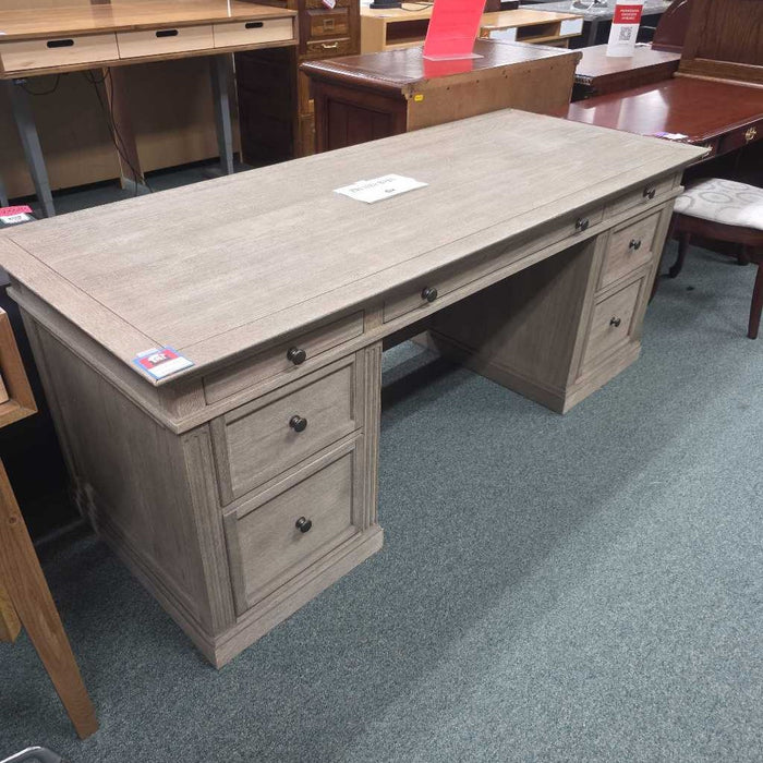 PB DESK KLH