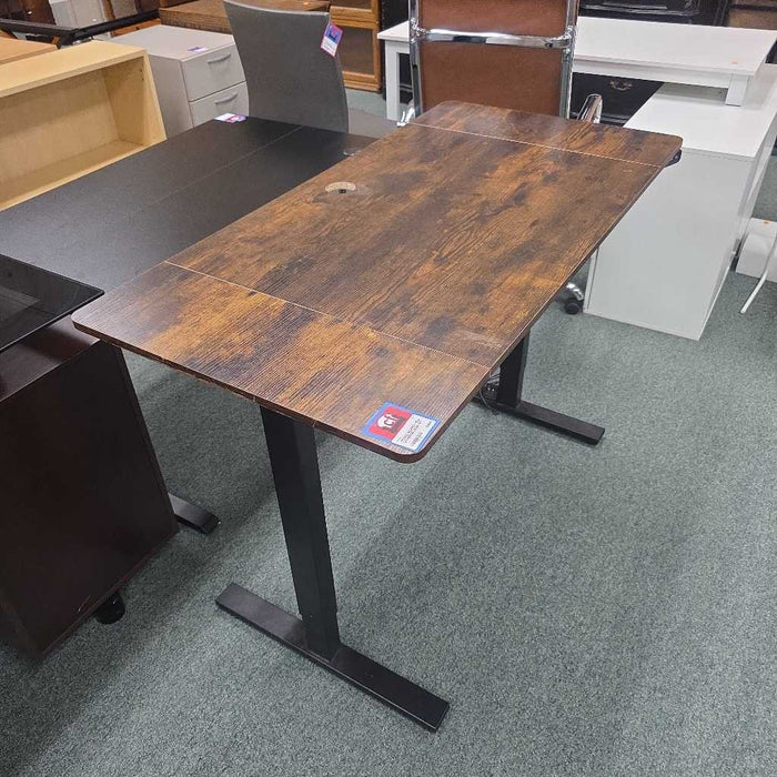 ADJUSTABLE STANDING DESK AT