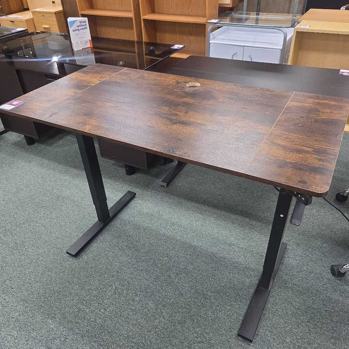 ADJUSTABLE STANDING DESK AT