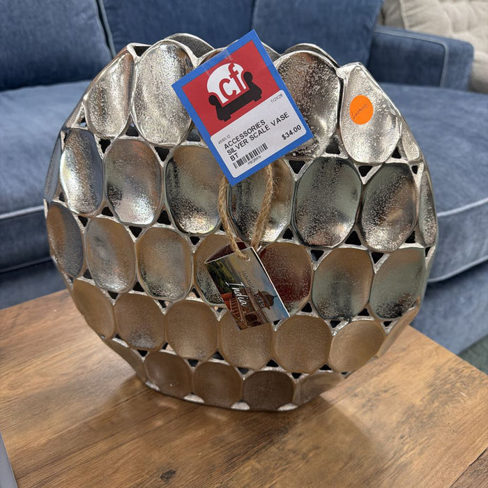 SILVER SCALE VASE BT
