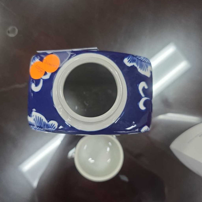 BLUE AND WHITE VASE WITH LID BT
