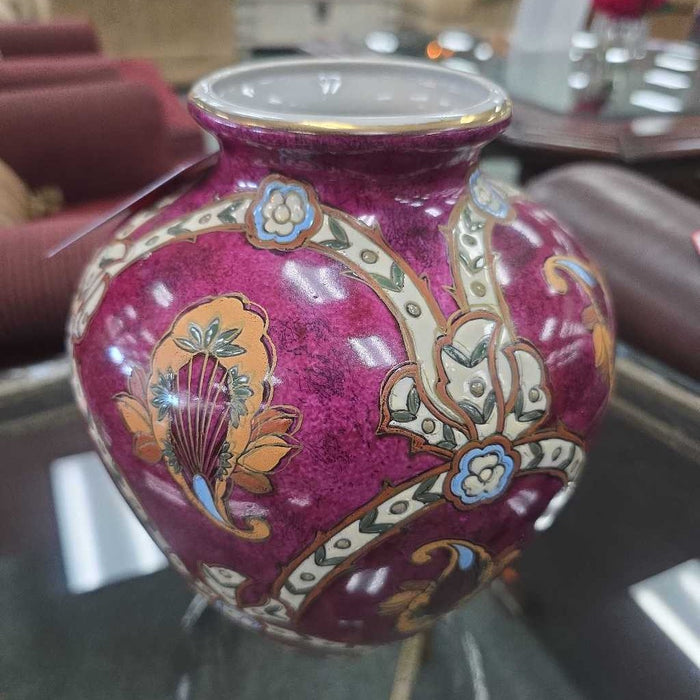 PURPLE AND WHITE VASE BA