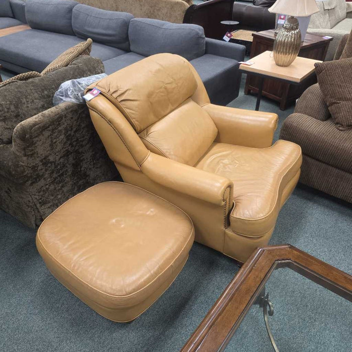 LEATHER CHAIR WITH OTTOMAN MI