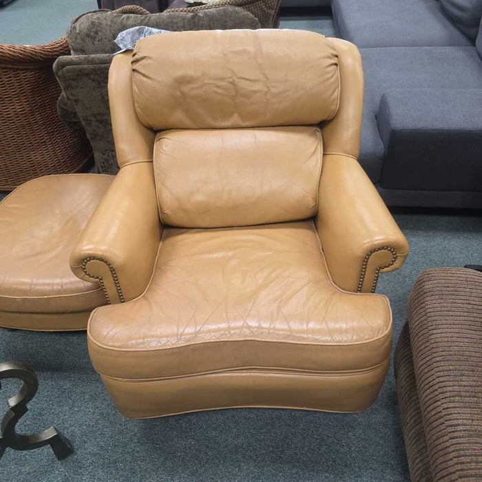 LEATHER CHAIR WITH OTTOMAN MI