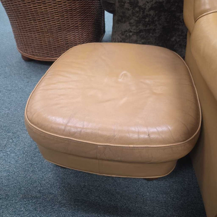 LEATHER CHAIR WITH OTTOMAN MI