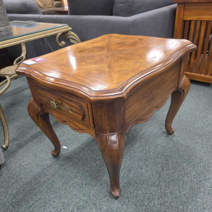 ACCENT TABLE AT