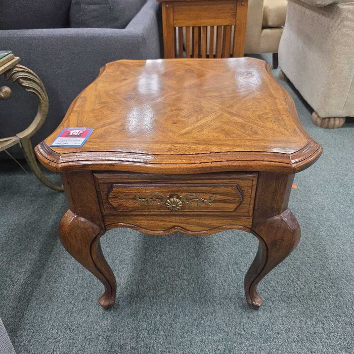 ACCENT TABLE AT