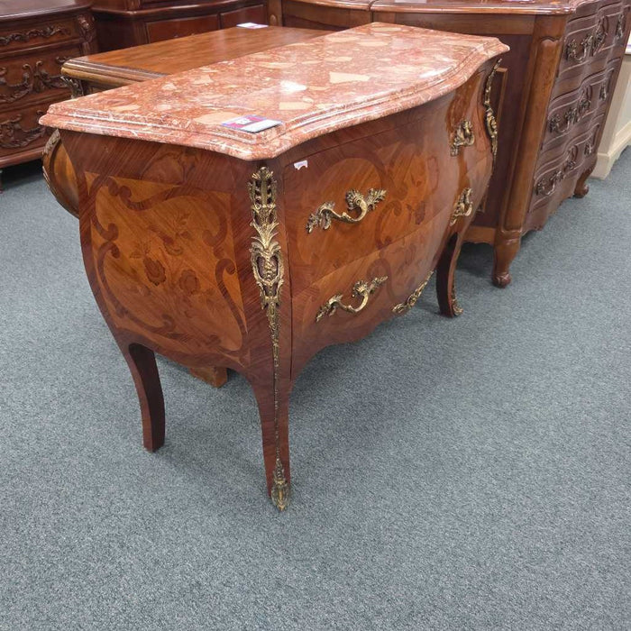 BOMBAY CHEST BTK
