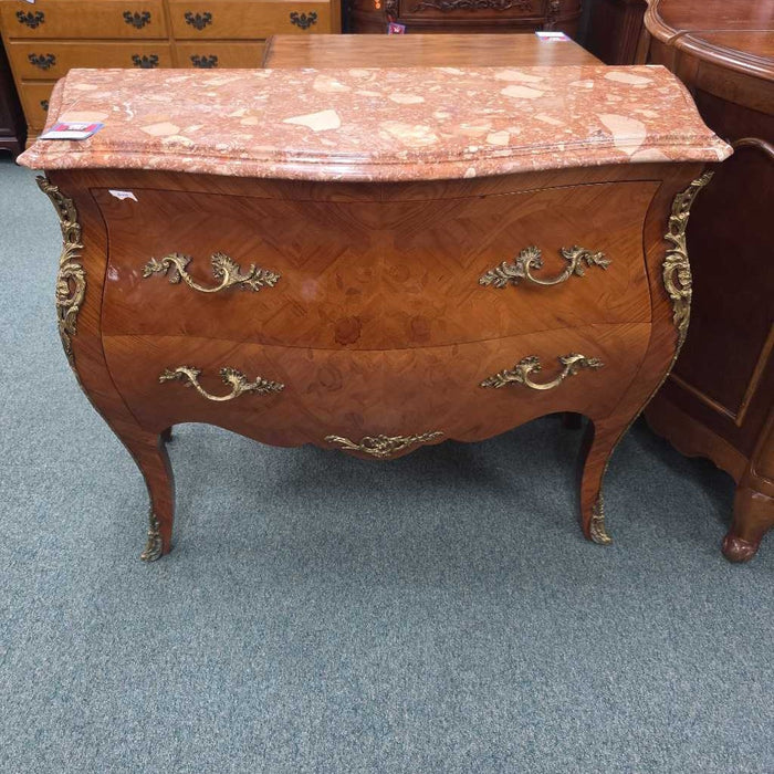 BOMBAY CHEST BTK