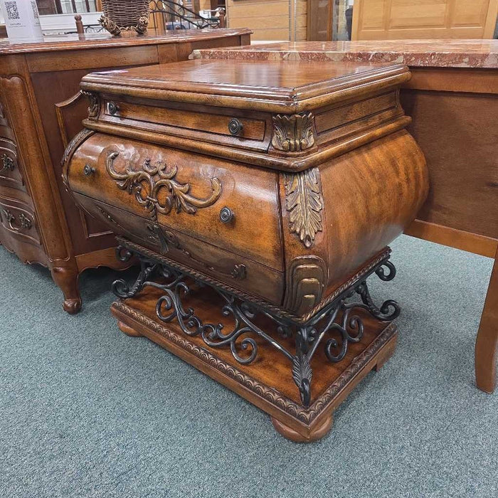 BOMBAY CHEST BKS