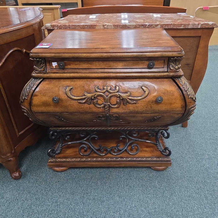 BOMBAY CHEST BKS