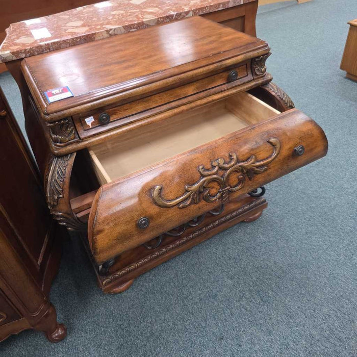 BOMBAY CHEST BKS