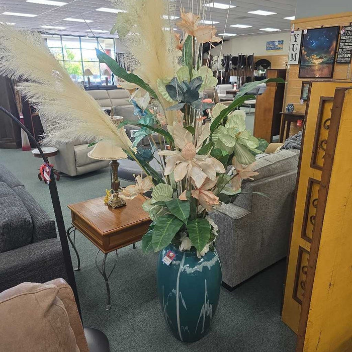 VASE WITH SILKS KL