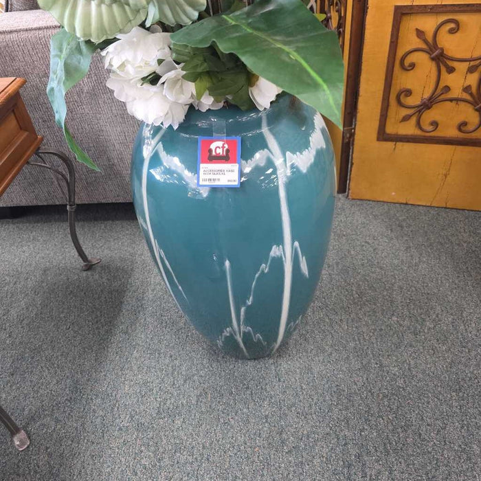 VASE WITH SILKS KL