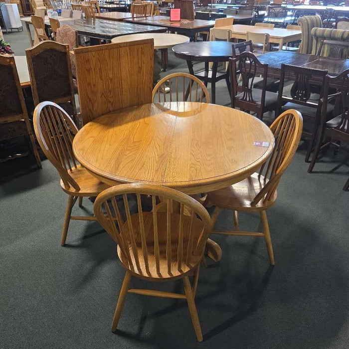 DINING TABLE W/ 4 CHAIRS & 1 LEAF BTK