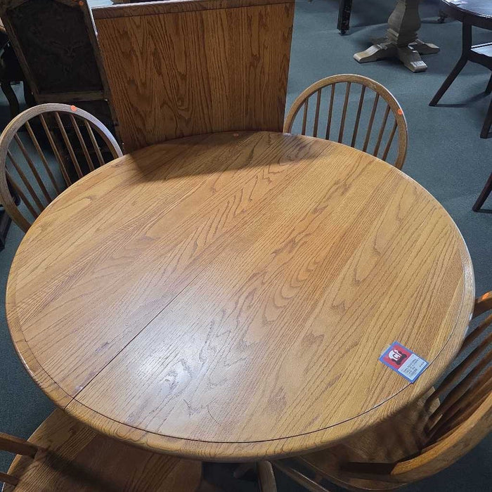 DINING TABLE W/ 4 CHAIRS & 1 LEAF BTK