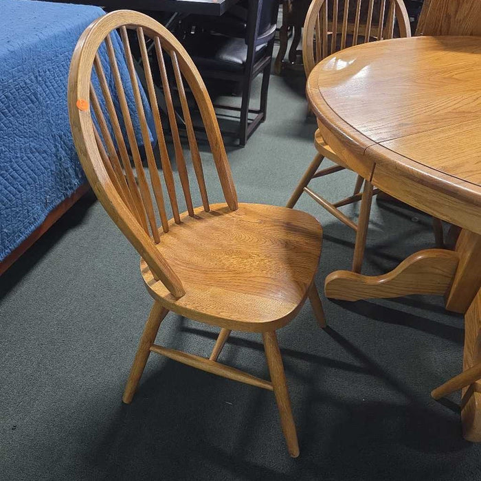 DINING TABLE W/ 4 CHAIRS & 1 LEAF BTK