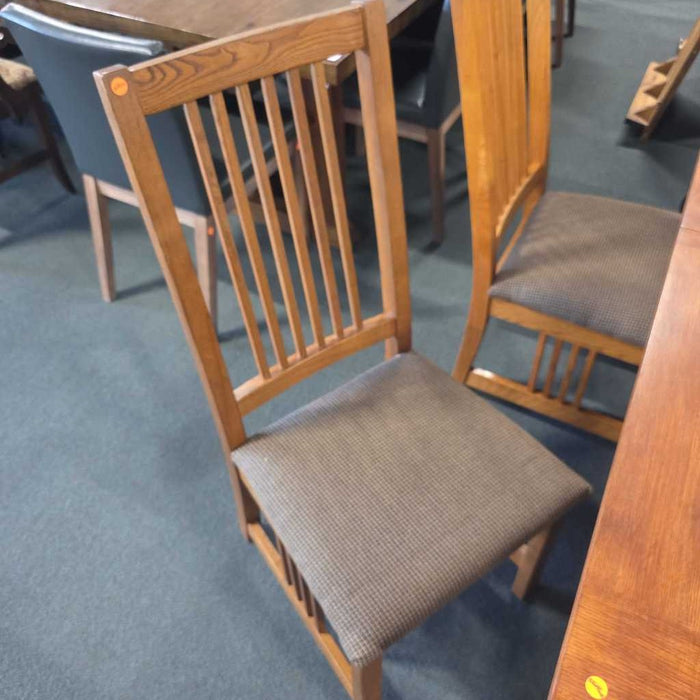 TABLE WITH 6 CHAIRS AND 1 LEAF ATH