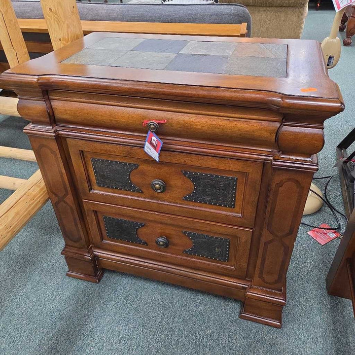 NIGHTSTAND MI