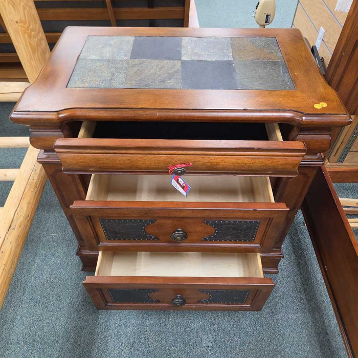 NIGHTSTAND MI