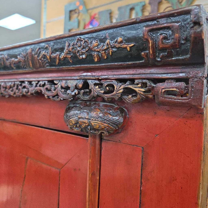 ASIAN ARMOIRE LAC