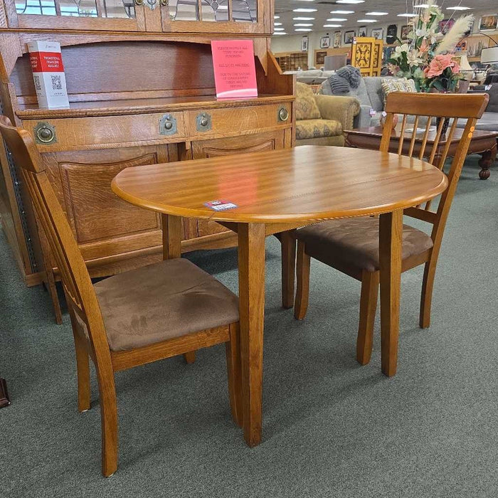 DROP LEAF TABLE WITH 2 CHAIRS