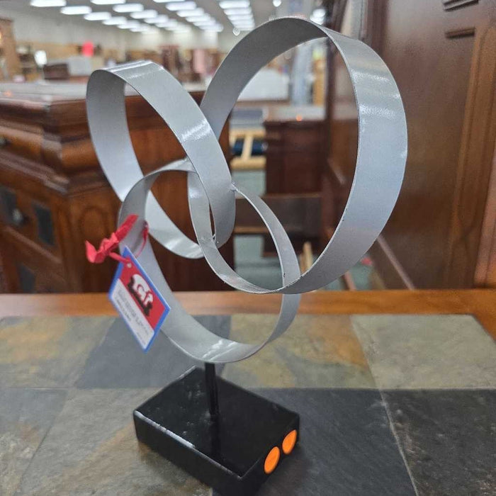 METAL RING DECOR